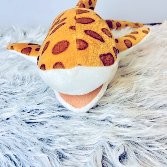 Hand Puppet Shark - Picture 4 of 13